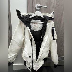 Aritzia/TNA water resistant extreme warm winter down jacket in cream white sizeS